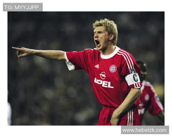 足球明星初见时的魅力与气场如何影响球迷的心态与期待 足球明星初见时的魅力与气场如何影响球迷的心态与期待