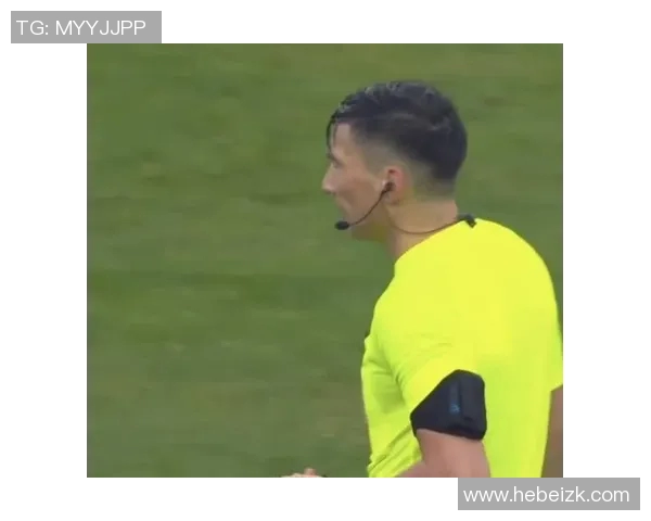 恒大与建业对决裁判表现引发争议球迷热议判罚公正性